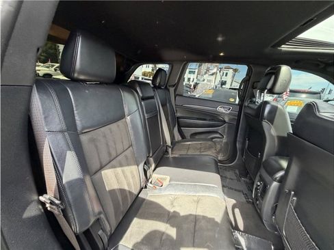 Used 2019 Jeep Grand Cherokee Altitude image 28