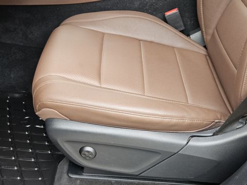 Used 2024 Mercedes-Benz GLS 450 4MATIC image 16