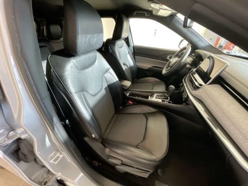Used 2024 Jeep Compass Latitude AWD/4WD image 24