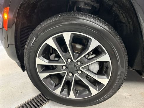 Used 2024 Jeep Grand Cherokee Overland image 9