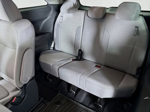 Used 2025 Toyota Sienna LE FWD image 9