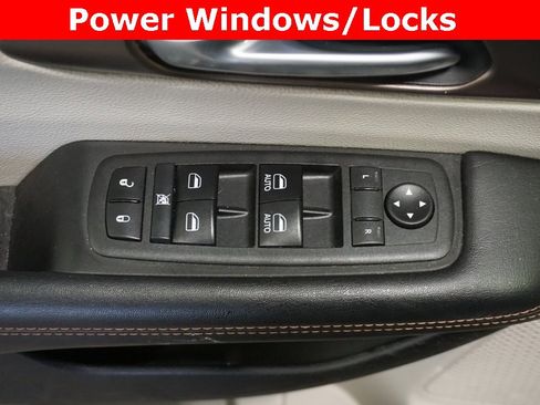 Used 2018 Chrysler Pacifica Touring-L w/ Tire & Wheel Group image 5