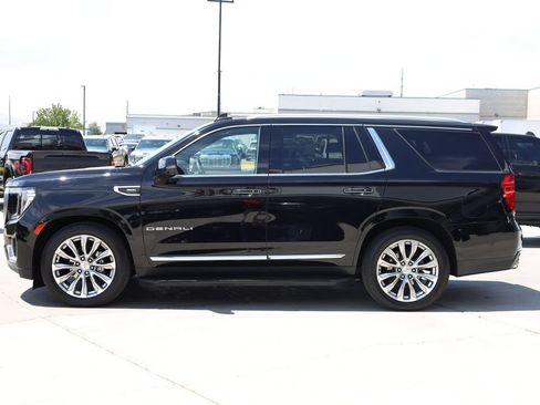 Used 2024 GMC Yukon Denali w/ Advanced Technology Package AWD/4WD image 3