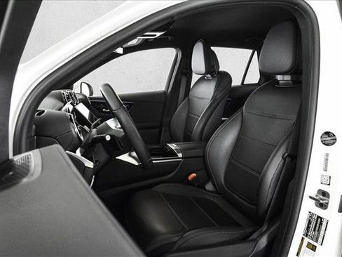 Certified 2025 Mercedes-Benz GLC 300 4MATIC image 18