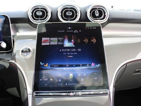 Used 2025 Mercedes-Benz GLC 300 4MATIC image 15