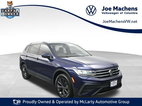 Used 2022 Volkswagen Tiguan SE AWD/4WD image 1