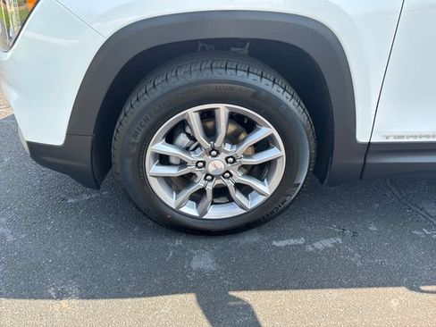 Used 2024 GMC Terrain SLT AWD/4WD image 25