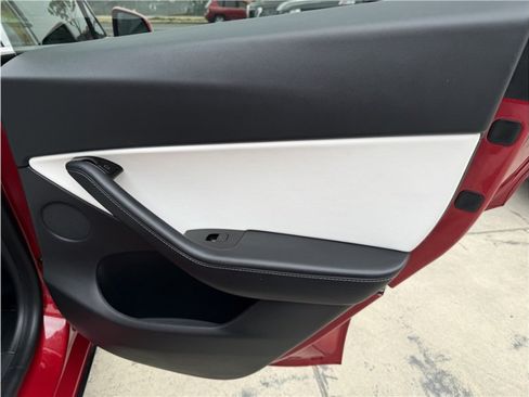 Used 2021 Tesla Model Y Long Range AWD/4WD image 25