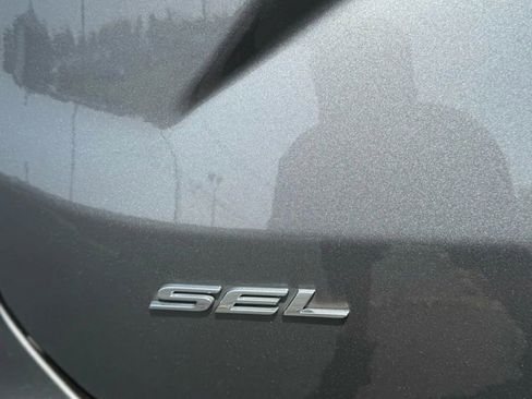 Used 2022 Ford Edge SEL image 34