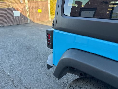 Used 2018 Jeep Wrangler Unlimited Sport S image 18