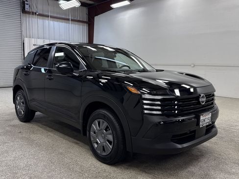 Used 2025 Nissan Kicks S image 23