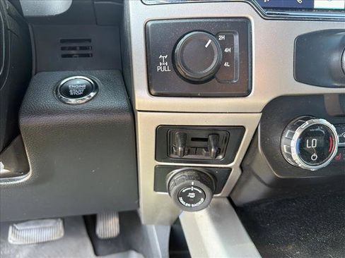 Used 2022 Ford F250 Lariat w/ Black Appearance Package AWD/4WD image 19