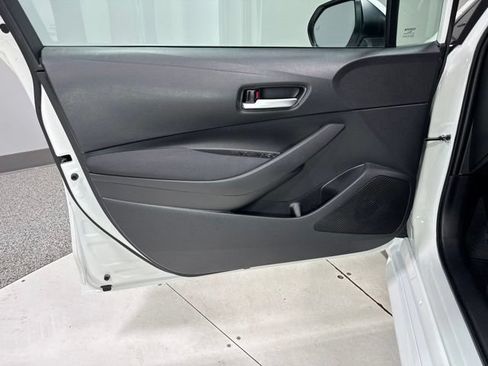 Used 2021 Toyota Corolla LE w/ LE Convenience Package FWD image 8