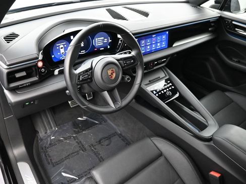 Certified 2025 Porsche Macan 4S Electric image 4