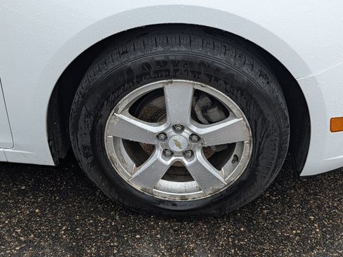 Used 2011 Chevrolet Cruze LT FWD image 3