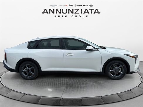 New 2025 Kia K4 LXS image 6