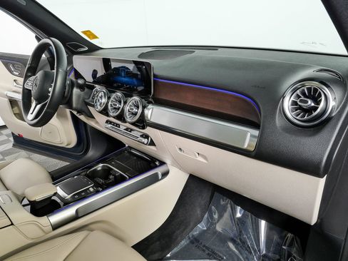Used 2021 Mercedes-Benz GLB 250 4MATIC image 22