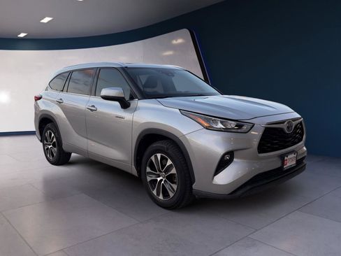 Used 2020 Toyota Highlander XLE image 7