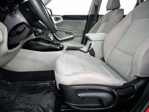 Used 2023 Kia Soul LX image 9