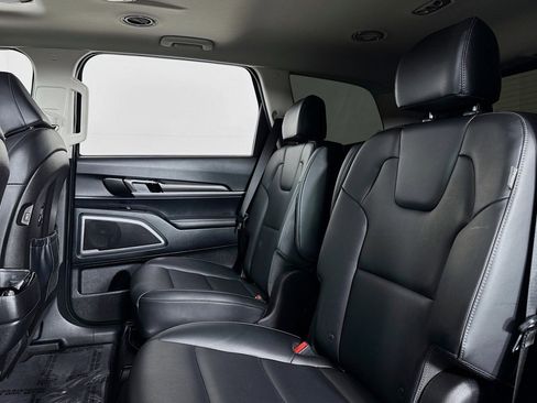 Used 2024 Kia Telluride S w/ S Sunroof Package image 7