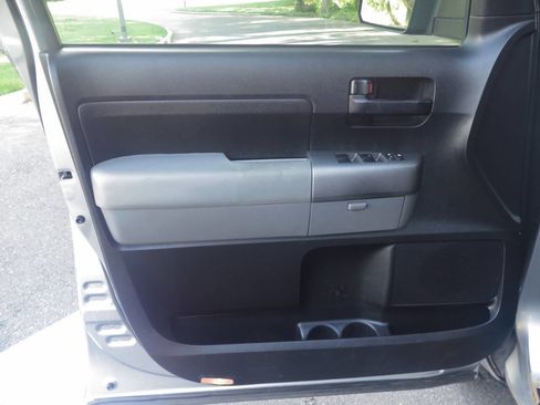 Used 2010 Toyota Tundra 4x4 Double Cab image 25