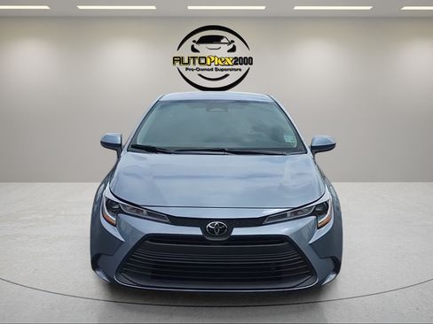 Used 2025 Toyota Corolla LE FWD image 2