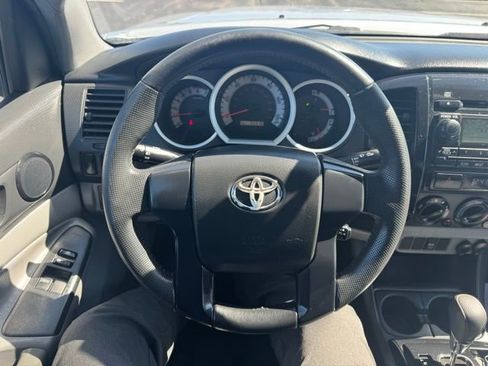 Used 2012 Toyota Tacoma 4x4 Access Cab V6 w/ Convenience Pkg image 12