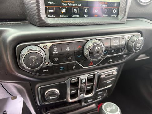 Used 2023 Jeep Wrangler Unlimited Sahara w/ Cold Weather Group AWD/4WD image 27