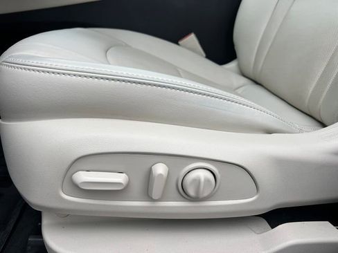 Used 2024 Buick Enclave Essence w/ Experience Buick Package AWD/4WD image 13