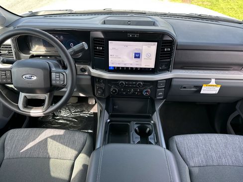 New 2026 Ford F250 XLT w/ XLT Premium Package AWD/4WD image 12