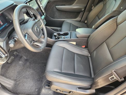 Used 2025 Volvo XC40 B5 Core w/ Protection Package Premier image 20