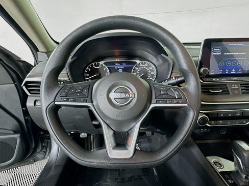 Used 2024 Nissan Altima 2.5 SV FWD image 15