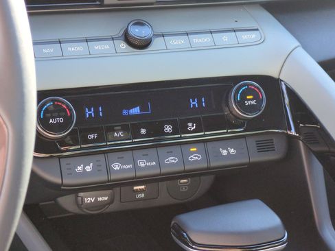 Certified 2025 Hyundai Elantra Limited image 25