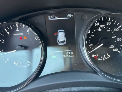 Used 2017 Nissan Rogue SV w/ SV Premium Package image 15