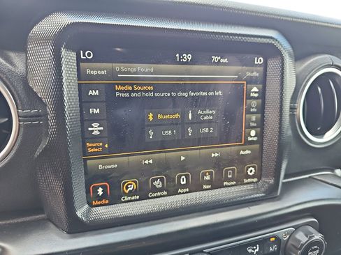 Used 2022 Jeep Wrangler Unlimited Sahara w/ Cold Weather Group AWD/4WD image 22