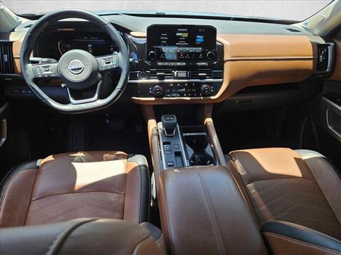 Used 2022 Nissan Pathfinder Platinum w/ Cargo Package FWD image 17