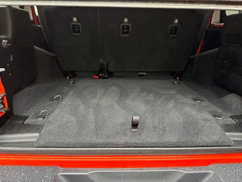 Used 2018 Jeep Wrangler Unlimited Sahara w/ Safety Group AWD/4WD image 19