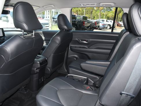 Used 2025 Toyota Grand Highlander AWD image 15