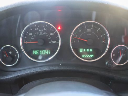 Used 2015 Jeep Wrangler Unlimited Sahara w/ Connectivity Group AWD/4WD image 28