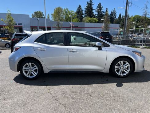 Used 2022 Toyota Corolla SE FWD image 3