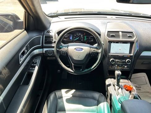 Used 2017 Ford Explorer XLT w/ Equipment Group 202A AWD/4WD image 25