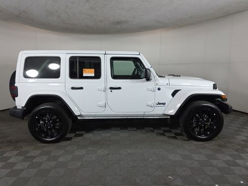 Used 2025 Jeep Wrangler Unlimited Sahara w/ Safety Group AWD/4WD image 4