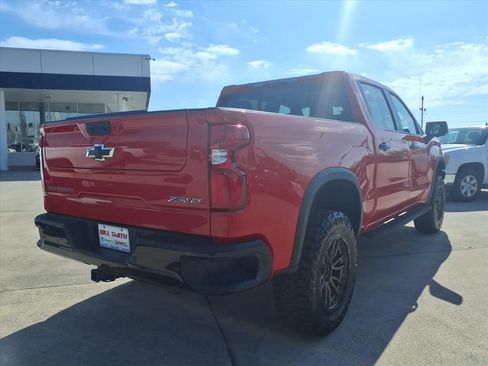 Used 2024 Chevrolet Silverado 1500 ZR2 w/ Technology Package image 7