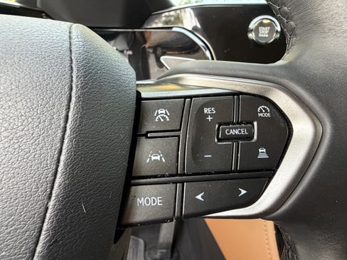 Used 2025 Lexus NX 250 FWD w/ Towing Package (2000 Lbs) image 19