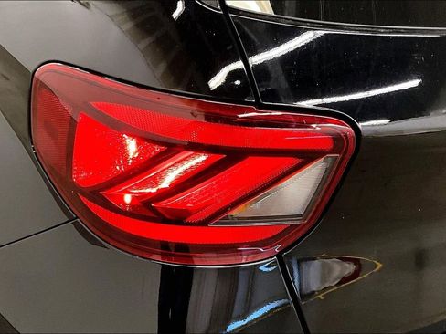 Used 2023 Hyundai Venue SEL FWD image 23