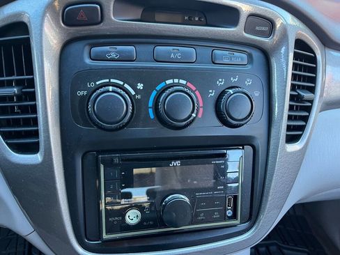 Used 2002 Toyota Highlander GREAT VALUE AWD image 28