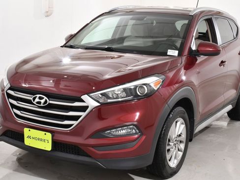 Used 2017 Hyundai Tucson SE image 2