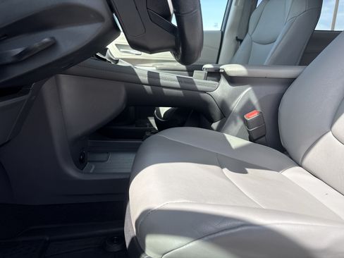 Used 2024 Toyota Sienna XLE FWD image 10