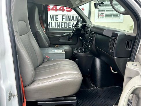 Used 2015 Chevrolet Express 2500 image 20