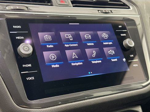 Used 2022 Volkswagen Tiguan SE image 14